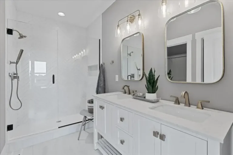 Custom home bathroom - Cole Construction custom home