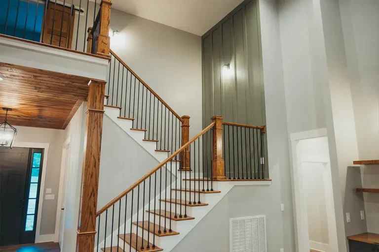 Custom home staircase - Cole Construction custom home
